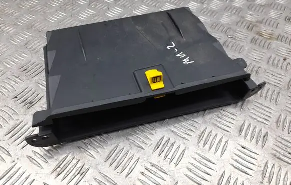 Ford Mustang VI Glove box