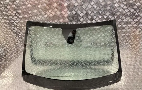 Opel Corsa F Front windscreen/windshield window DG15134