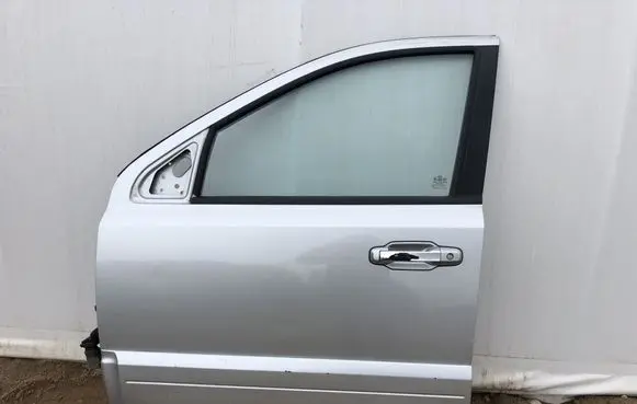KIA Sorento Front door