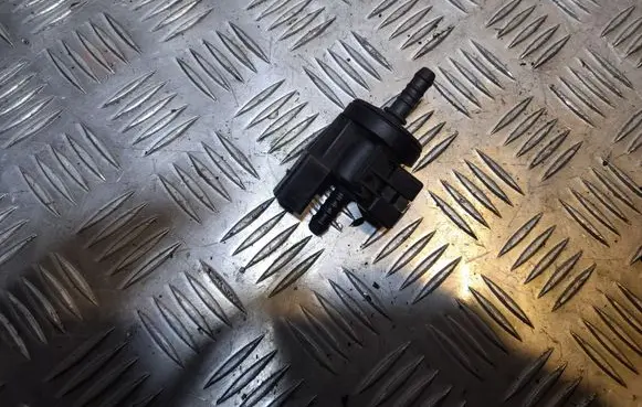 Audi A8 S8 D4 4H Vacuum valve 06E906517A