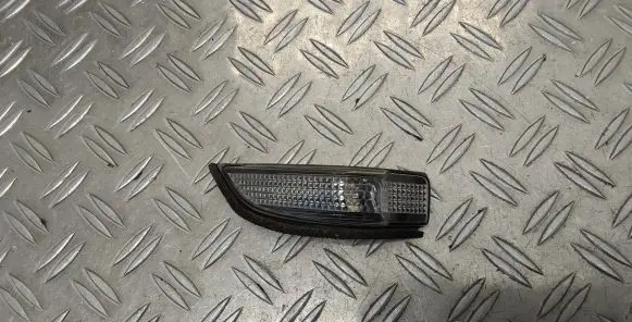Toyota Yaris Mirror indicator light 