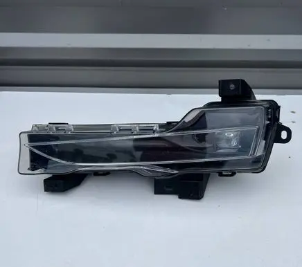 Tesla Model 3 Front fog light 162479700A 09292021 DC521272B00048