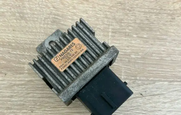Jaguar XF X250 Glow plug pre-heat relay AV6112A343BA 9663824880 C2Z14310