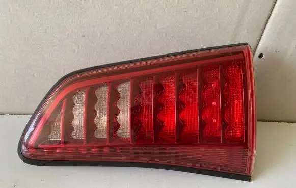 Infiniti QX80 Tailgate rear/tail lights