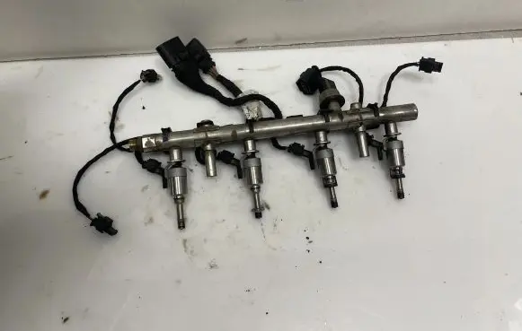 Volkswagen Golf VII Fuel main line pipe 06K133317H