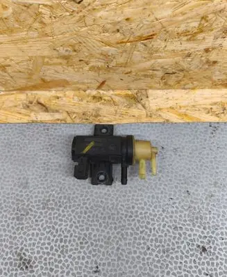 Opel Vivaro Turbo solenoid valve 149566740R