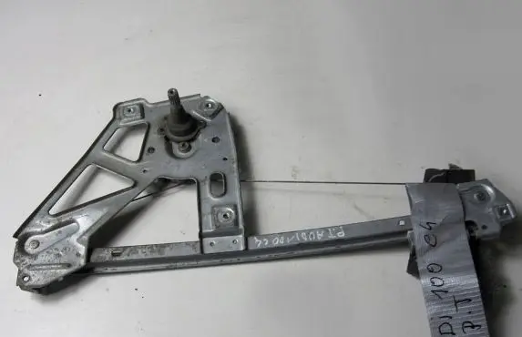 Rear door manual window regulator