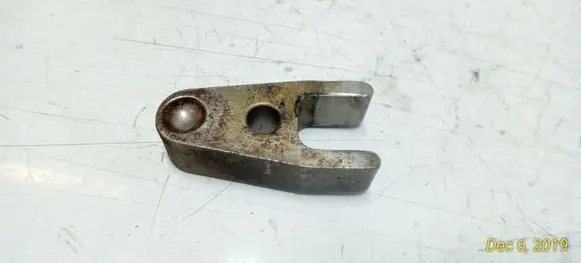 Mercedes-Benz CLS C219 Fuel Injector clamp holder