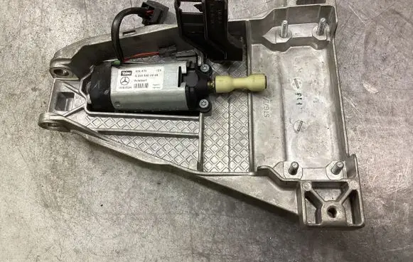 Chrysler 300 - 300C Steering column adjust motor A2205400288 070103A 404476