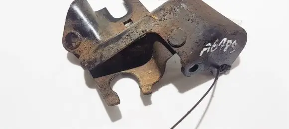 Nissan Almera N16 Engine mounting bracket