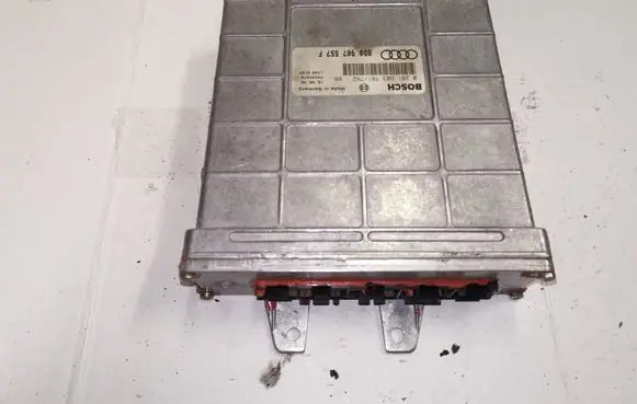 Audi A6 S6 C4 4A Engine control unit/module 8D0907557F 0261203761 0261203762