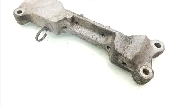 Peugeot 208 Engine mounting bracket 9654165780