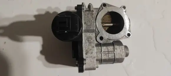 Nissan Note (E11) Throttle body valve SERA57602