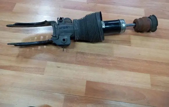 Volkswagen Touareg I Air suspension front shock absorber 7L6413032R 15145001963 462400000674