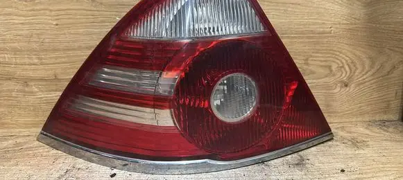 Ford Mondeo Mk III Rear/tail lights 0374D