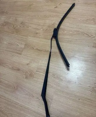 Nissan Almera Tino Front wiper blade arm
