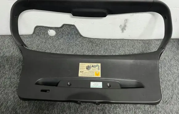 BMW 1 E81 E87 Tailgate/boot lid cover trim 