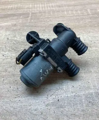 BMW 5 E39 Coolant heater control valve 8379921 1147412154