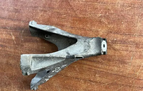 Audi A4 S4 B7 8E 8H Engine mounting bracket 8E0199308AF