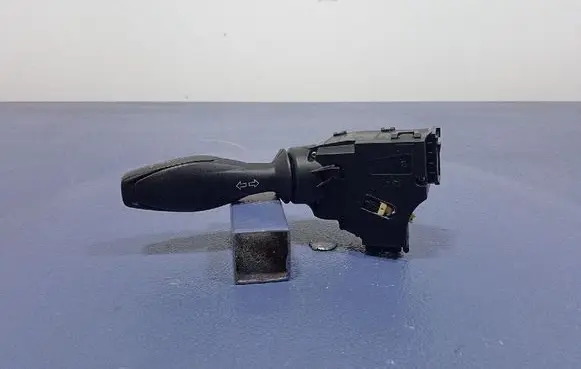 Ford Fiesta Wiper turn signal indicator stalk/switch 8A6T13335AD