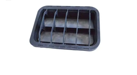 Quarter panel pressure vent