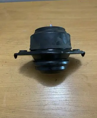 Mercedes-Benz ML W164 Engine mount bracket A2512402617