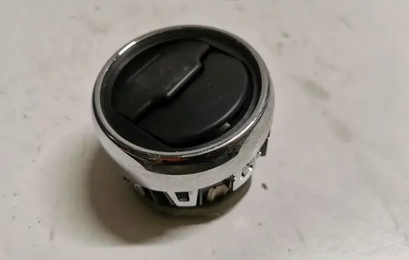 Ford Mustang V Dash center air vent grill