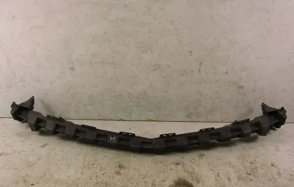 Mercedes-Benz C W204 Front bumper mounting bracket A2048852765