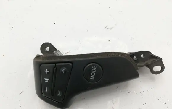 Toyota Avensis T250 Steering wheel buttons/switches 75B596