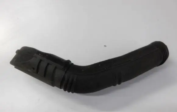 Air intake hose/pipe