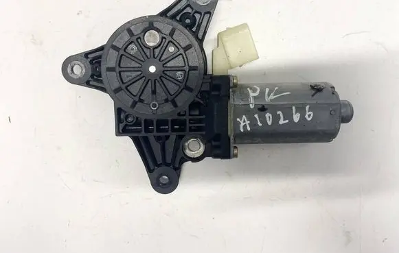 Mercedes-Benz Vito Viano W639 Front door window regulator motor 0130821941