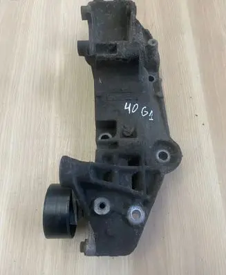 Renault Master III Generator/alternator bracket