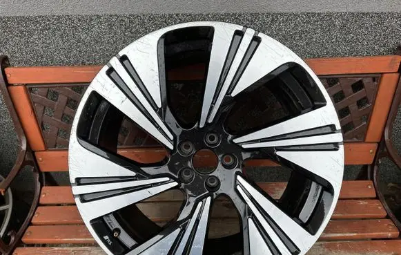 Audi RS Q8 R22 alloy rim 