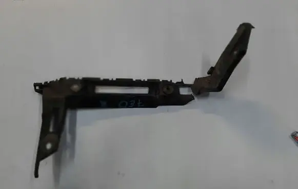 Rear bumper mounting bracket
