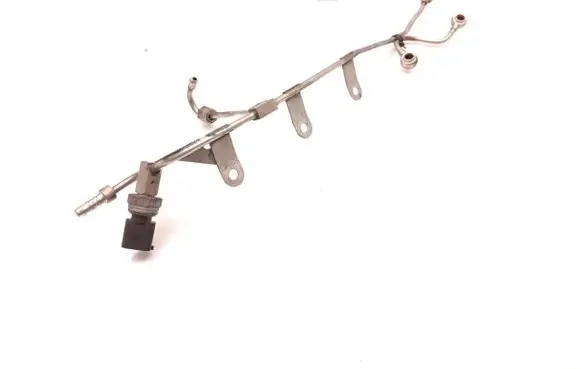 Audi A3 S3 8P Fuel injector supply line/pipe 06E906051E 06F127505N