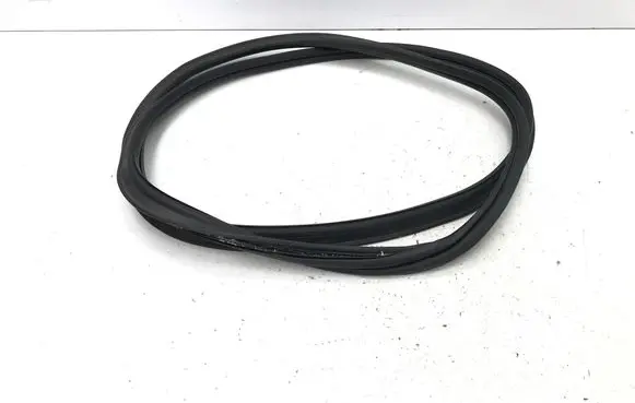 Trunk rubber seal (body)