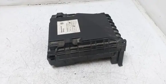 Volkswagen PASSAT B7 Fuse module 3C0937125A