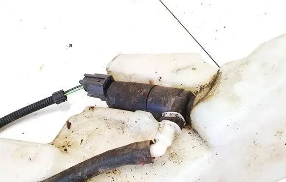 Ford Kuga I Headlight washer pump 