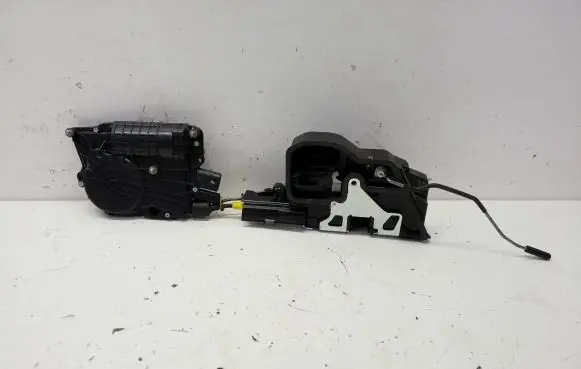 BMW X5M E70 Front door lock 7315022 A053702