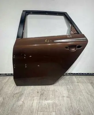 KIA Ceed Rear door 