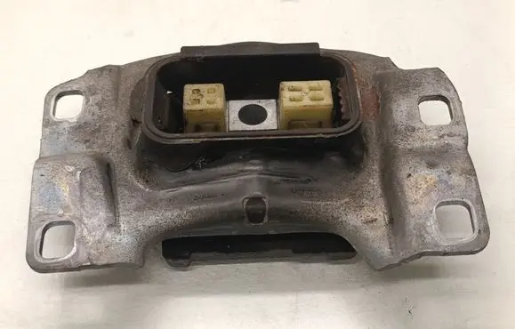 Volvo V40 Engine mount bracket 349325C 322A69A