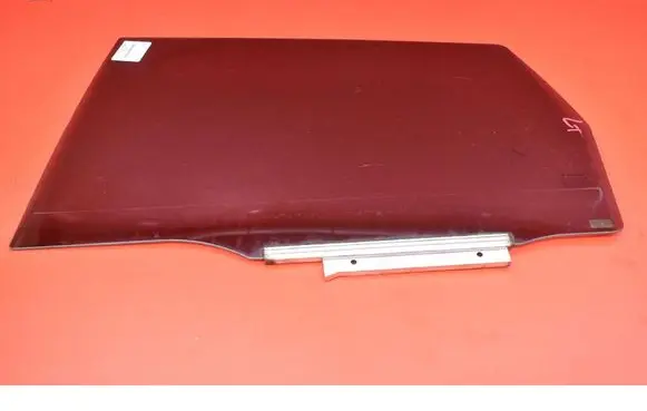 Suzuki Grand Vitara II Rear door window glass