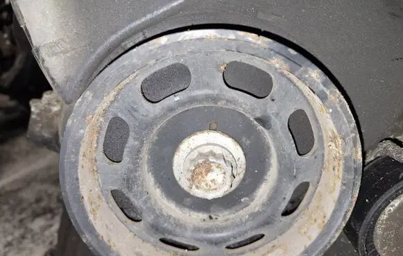 Volkswagen Golf Plus Crankshaft pulley