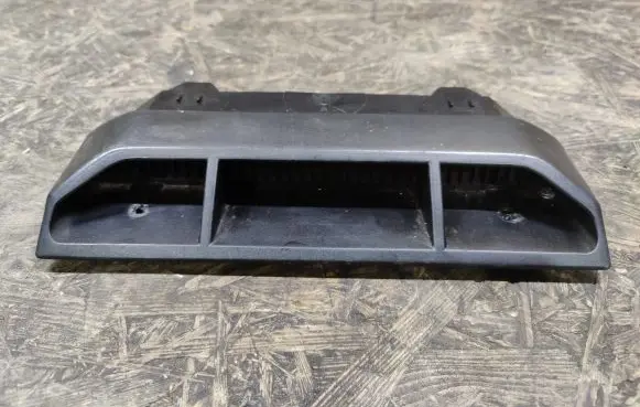 Rear air vent grill