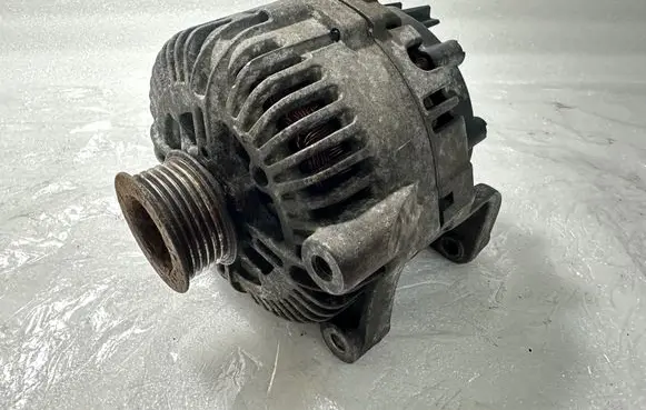 BMW 5 E60 E61 Generator/alternator 7789981 TG17C010 2542611B