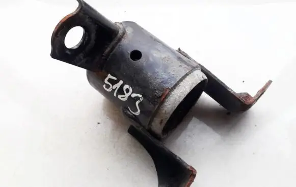 Ford Fiesta Engine mount bracket
