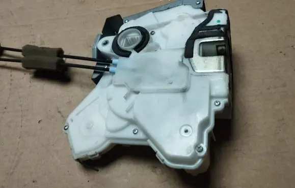 Honda CR-Z Front door lock 