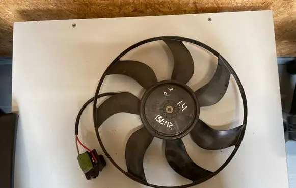Opel Astra J Radiator cooling fan shroud 0130308101