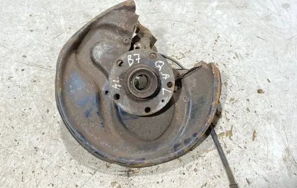 Audi A4 S4 B7 8E 8H Rear wheel hub spindle/knuckle 