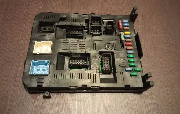 Peugeot 307 Comfort/convenience module 9660105680 01120405 BSI2004H02